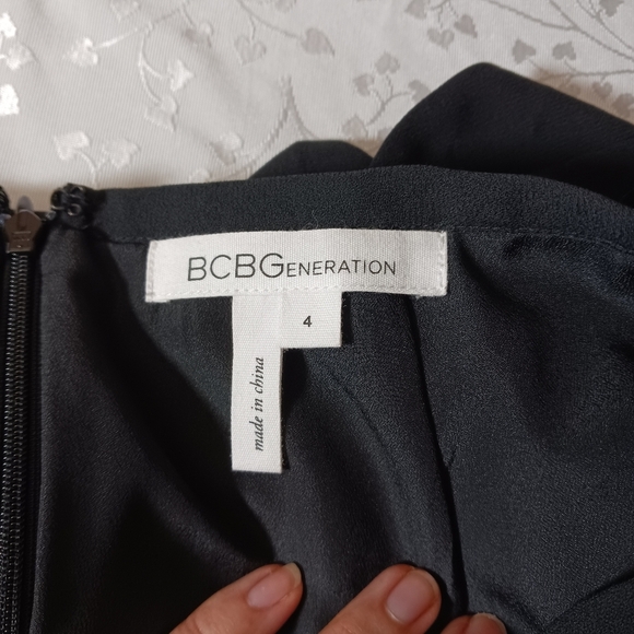 BCBGeneration Black Tulip Layer Tiered Flutter Detailed Skirt Size 4 - Picture 4 of 7